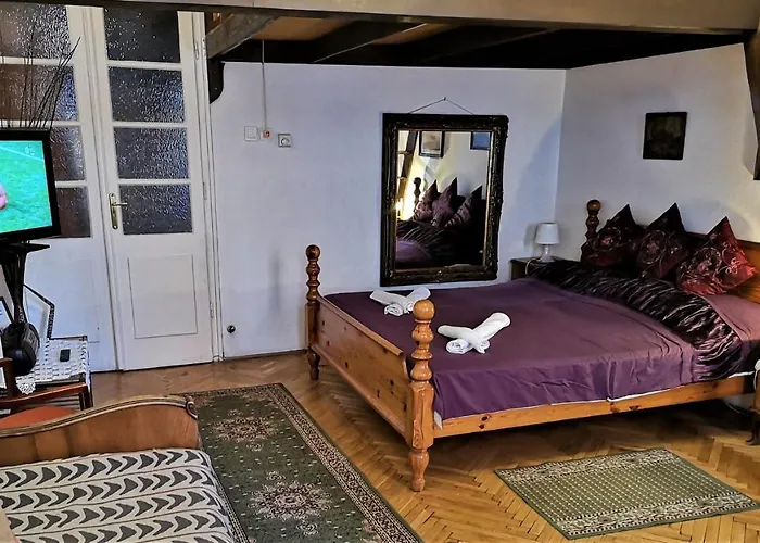 ロコモーティブ ホステル *