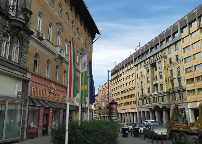 ロコモーティブ ホステル *