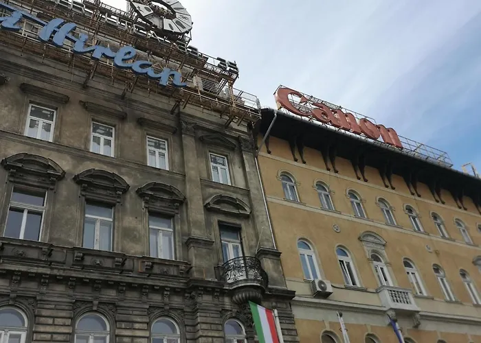 ホステル ロコモーティブ *