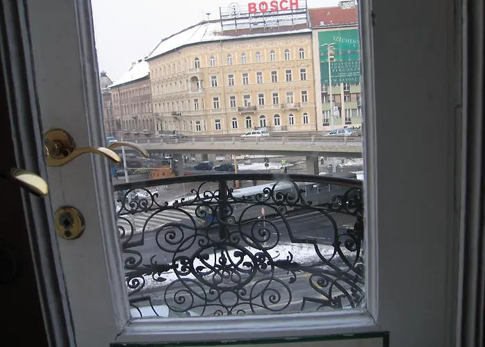 ホステル ロコモーティブ *