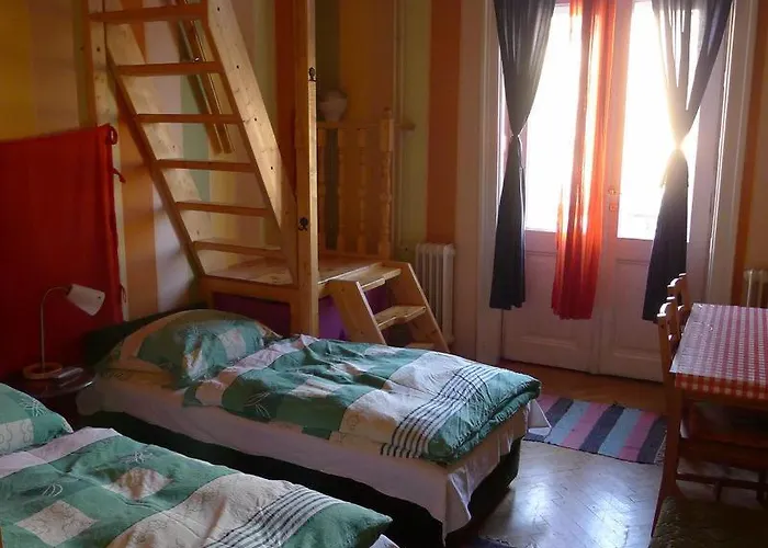 ホステル ロコモーティブ